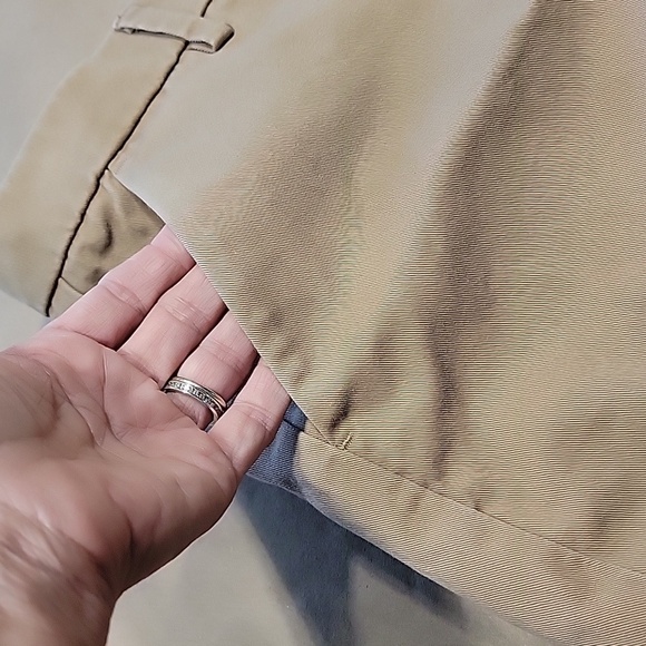 Uniqlo Size 4 Khaki Chino Shorts, Gently Used Condition - Picture 8 of 10